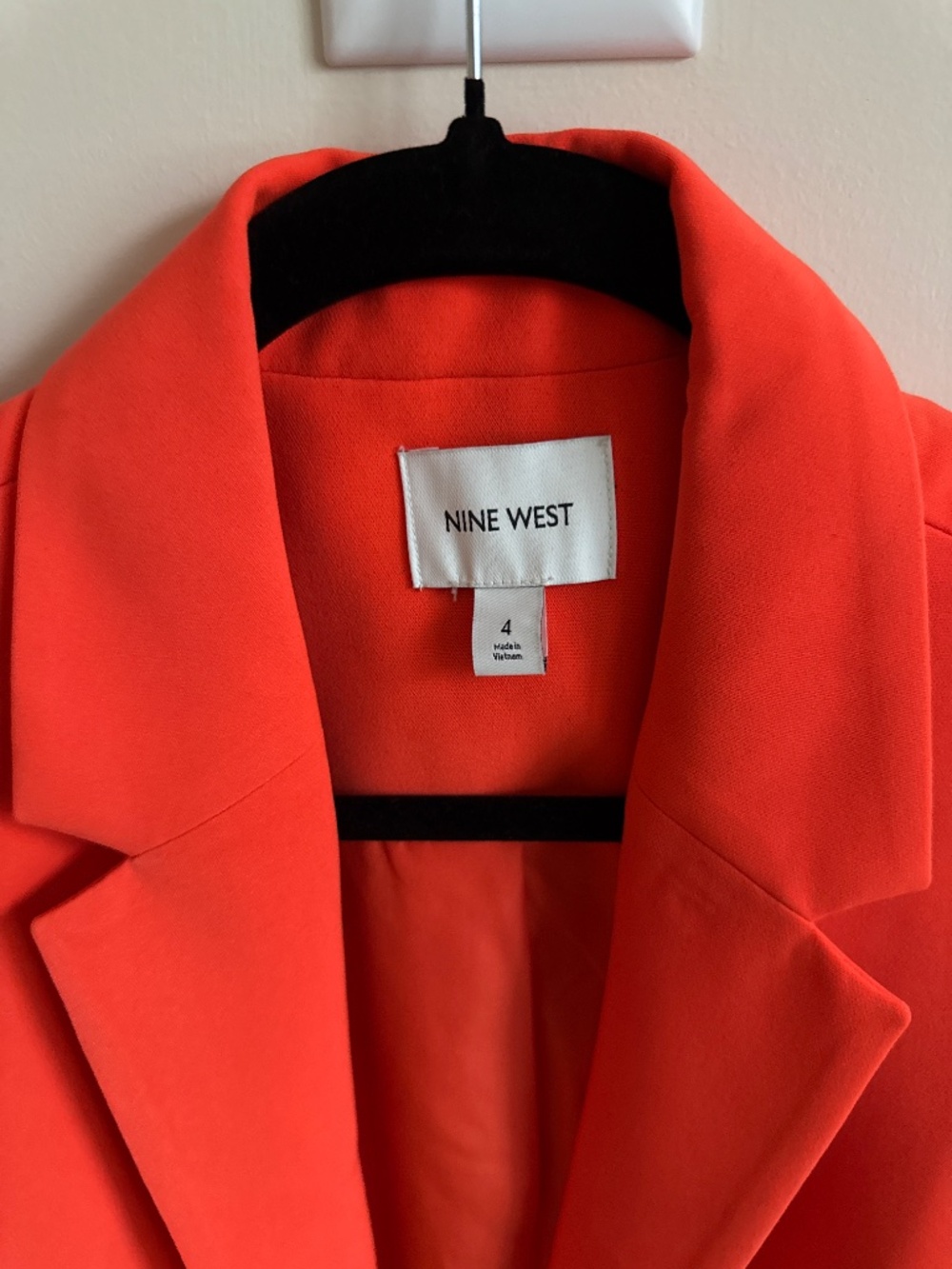 Blazer - Picture 4 of 4